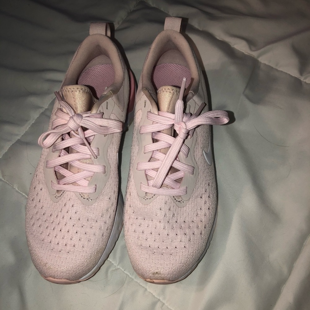 Nike tennis shoes